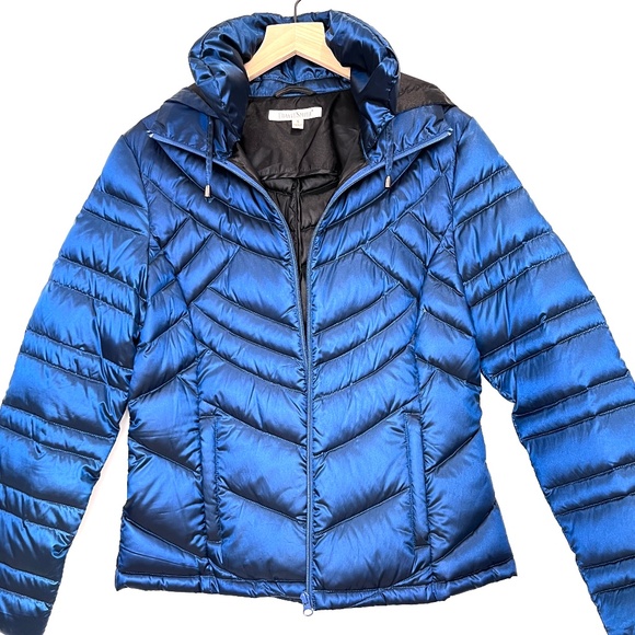 TravelSmith Blue Down Puffer Coat Packable Winter Jacket with Hood - Picture 3 of 10